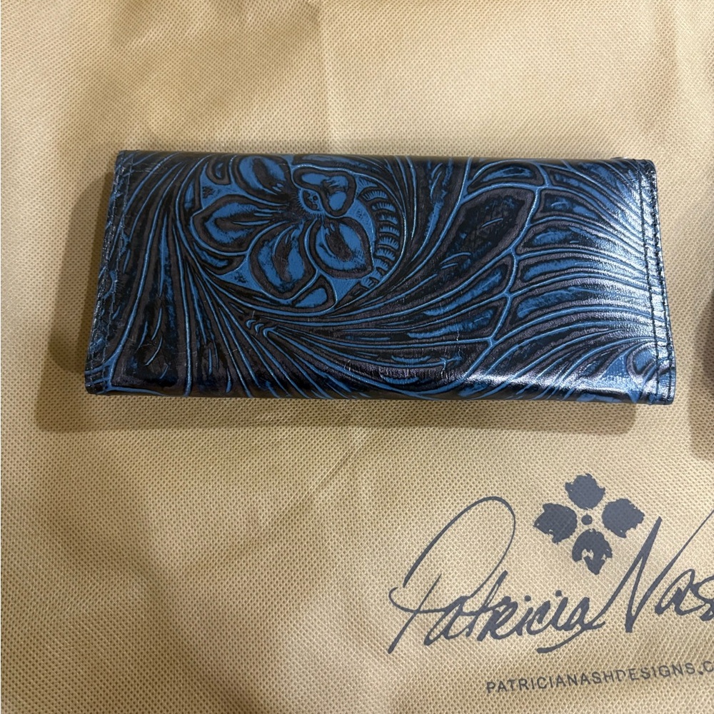Patricia Nash Black Embossed Floral Leather Wallet and Coin Purse Set - Picture 2 of 9